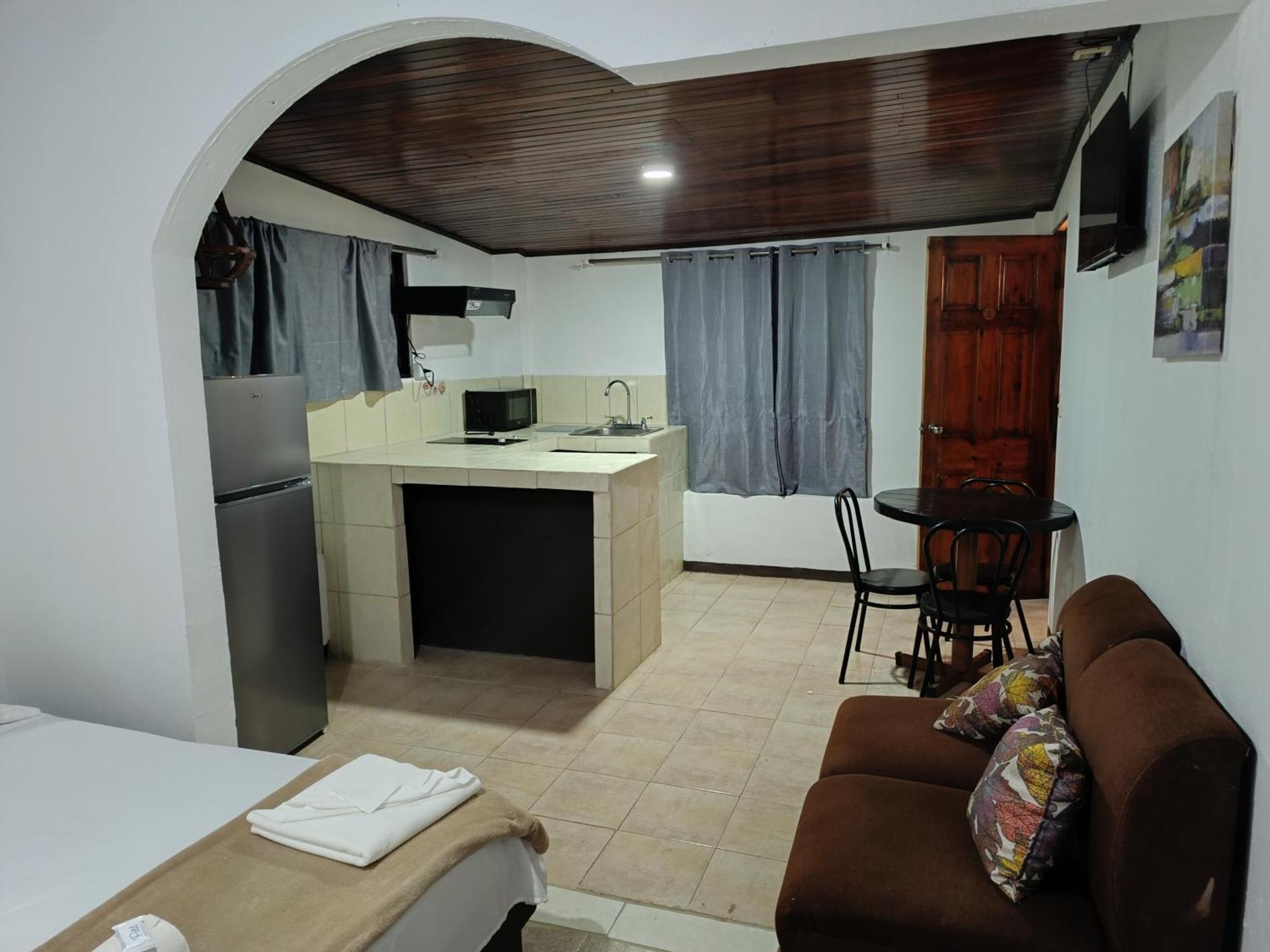 Aparthotel Villa Pacande & Rooms Pilas Стая снимка